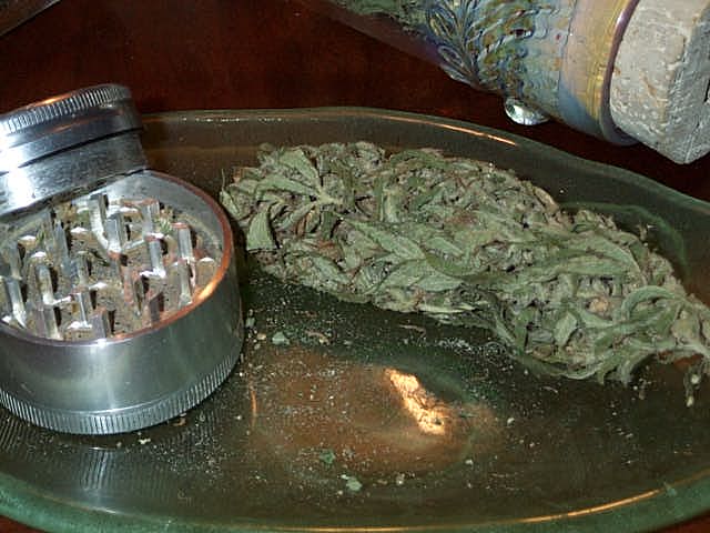 THESE BUDS ARE SO STICKY THEY MUCK UP MY GRINDER