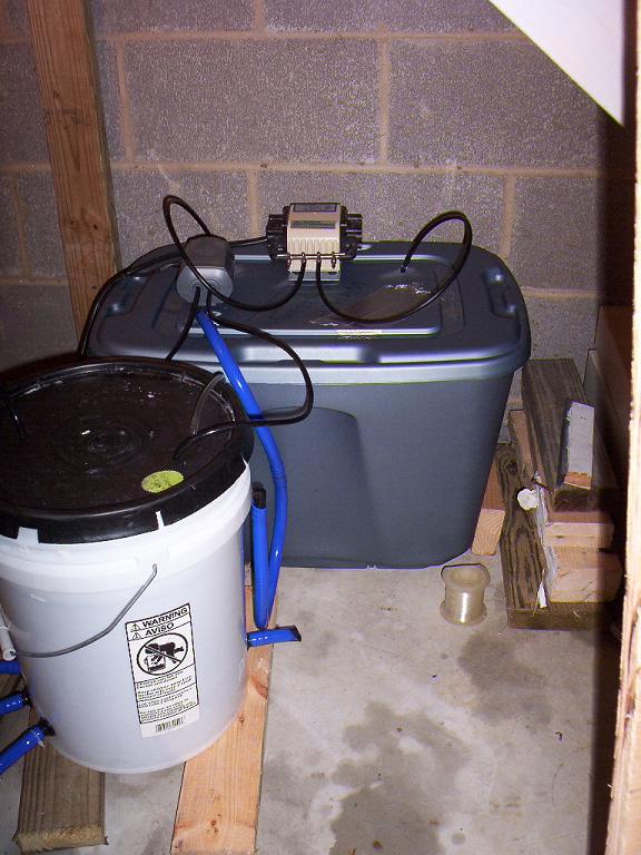 Didnt know I had and extra 18gal tub so I decided to eliminate the two (main res) 5gal buckets I was using and go with just one to make mixing nutes a bit easier. So the controller bucket gets a dual outlet small airpump and the 18gal main res gets the dual diaphragm airpump.