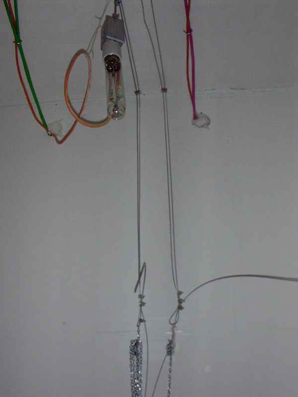 here is a view of the pullies, and wires running to the ballasts