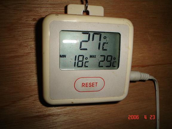 i put the fan on a timmer so its off when the lights off but there is still a bit of a difference between max and min .
